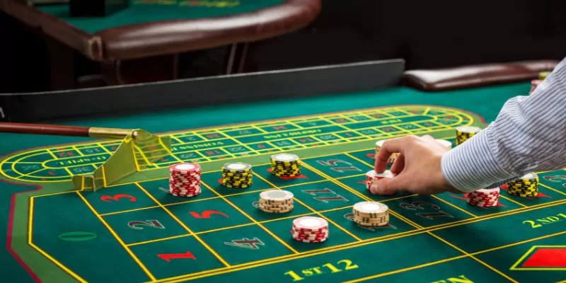 Bạn muốn biết cách chơi nhà cái một cách thành công trong trò chơi Baccarat? Hãy khám phá 5 bí kíp đặc biệt của cao thủ để nắm bắt những chiến thuật quan trọng và tạo ra cơ hội chiến thắng. Đọc ngay bài viết này của  để tìm hiểu cách sở hữu cách chơi tại nhà cái đầy tự tin và thành công. 